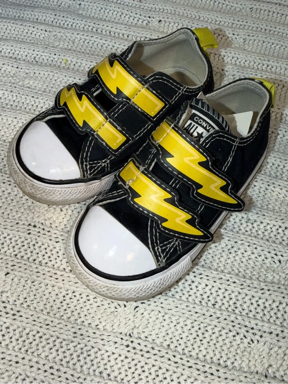 Converse Kids Black & Yellow Lightning Slip-On Sneakers infant size 6